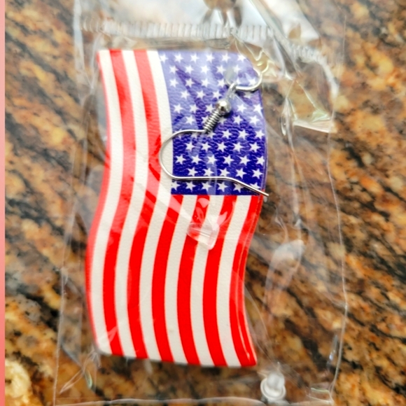 NWOT 4th of July Earrings 🎆🧨✨ - Picture 3 of 3